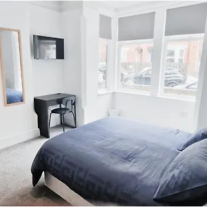 Double In Modern House Near Nottingham
